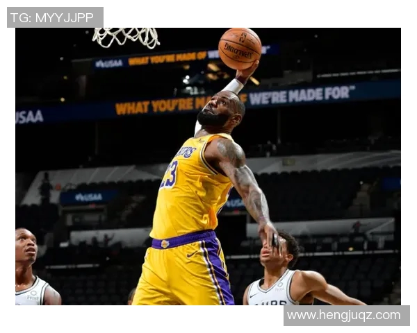 小球迷暖心标语表达对莫兰特坚定支持