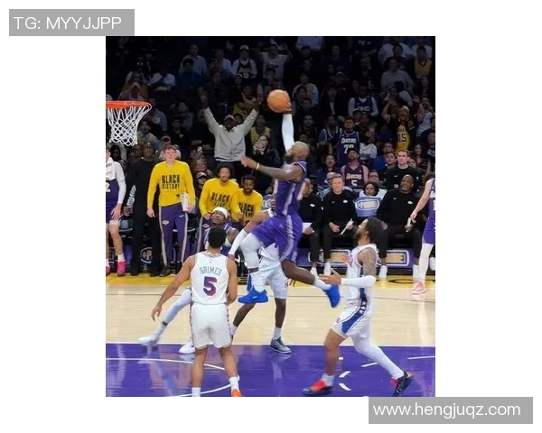 东契奇无对抗回防伤退离场！里夫斯狂轰35分，湖人险胜76人却迎危机，伤情待评估